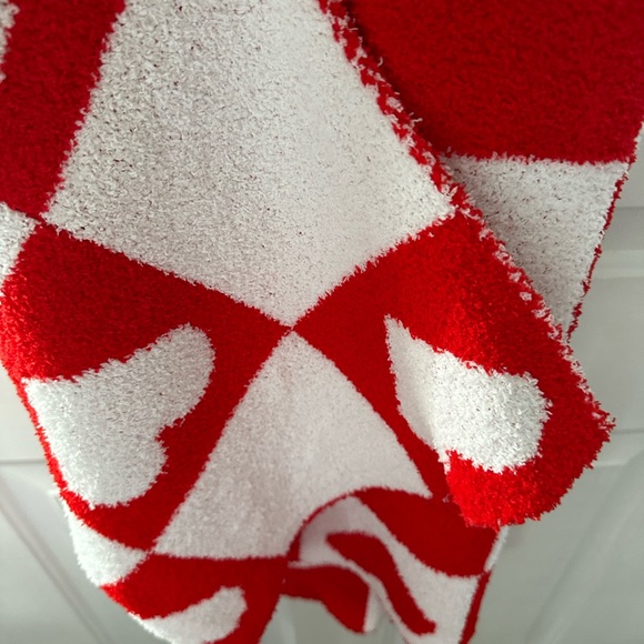 NWT Viral Magashoni home cozy throw Reversible checkered, heart print - Picture 6 of 7